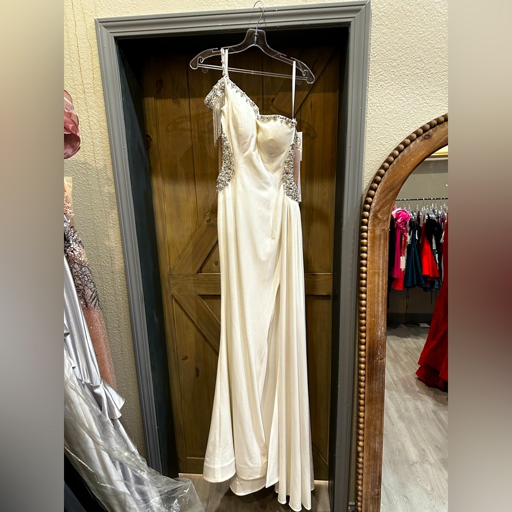 NEW Ivory Portia & Scarlett Prom Dress Size 4